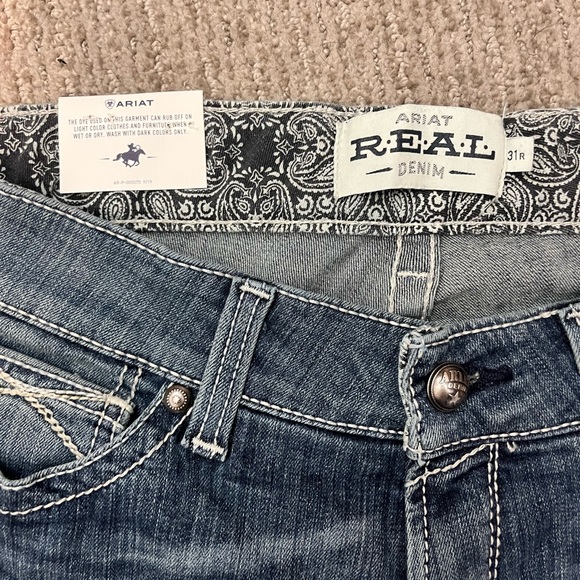 NWT! Women's Ariat Midrise straight leg jeans - Picture 4 of 8